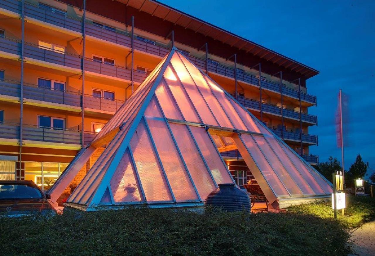 Kurhotel Pyramide บัดวินด์สไฮม์ ภายนอก รูปภาพ